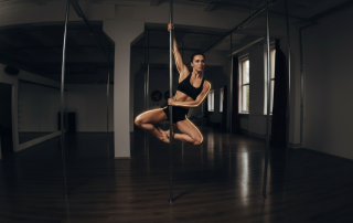 1. Pole dance treniruotės Klaipėdoje moterims bet kokio amžiaus 2. Išbandykite pole dance treniruotes Klaipėdoje šiandien 3. Pole dance studijos Klaipėdoje siūlo įvairias programas 4. Klaipėdoje pole dance treniruotės pradedančioms moterims 5. Atraskite pole dance Klaipėdoje: treniruotės moterims 6. Klaipėdoje vyksta pole dance treniruotės moterims 7. Mokykitės pole dance Klaipėdoje: treniruočių galimybės 8. Paprasta registracija į pole dance treniruotes Klaipėdoje 9. Klaipėdoje pole dance treniruotės: jėga ir lankstumas 10. Pole dance treniruotės Klaipėdoje: praktiškumas ir bendruomenė Geriausias variantas: **Klaipėdoje vyksta pole dance treniruotės moterims**