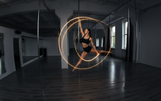 1. Pole dance treniruotės Klaipėdoje: atraskite savo potencialą 2. Klaipėdoje organizuojamos pole dance treniruotės moterims 3. Pole dance Klaipėdoje: treniruotės visoms moterims 4. Klaipėdoje pole dance treniruotės moterims ir merginoms 5. Išbandyk pole dance treniruotes Klaipėdoje šiandien 6. Naujos pole dance treniruotės Klaipėdoje: prisijunkite prie mūsų 7. Klaipėdoje pole dance treniruotės: pasiekite fizinę jėgą 8. Pole dance treniruotės Klaipėdoje: prasideda nauja patirtis 9. Atraskite pole dance Klaipėdoje: treniruotės visoms lygio moterims 10. Klaipėdoje vykdomos pole dance treniruotės: užsiregistruokite dabar **Geriausias variantas:** Pole dance treniruotės Klaipėdoje: atraskite savo potencialą