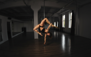 1. Pole dance treniruotės Klaipėdoje: pradžia visoms moterims 2. Atraskite pole dance Klaipėdoje: treniruotės moterims 3. Pole dance programos Klaipėdoje: sportas ir šokis kartu 4. Treniruokite jėgą ir lankstumą pole dance Klaipėdoje 5. Klaipėdoje vykstančios pole dance treniruotės moterims 6. Pole dance Klaipėdoje: treniruotės pradedančioms ir pažengusioms 7. Treniruotes Klaipėdoje: pole dance galimybės kiekvienai moteriai 8. Mėgaukitės pole dance Klaipėdoje: treniruotės pagal lygį 9. Sportuokite pole dance Klaipėdoje: pasirinkite programą 10. Pole dance Klaipėdoje: treniruotės kūrybiškumui ir jėgai Geriausias variantas: **Pole dance treniruotės Klaipėdoje: pradžia visoms moterims**